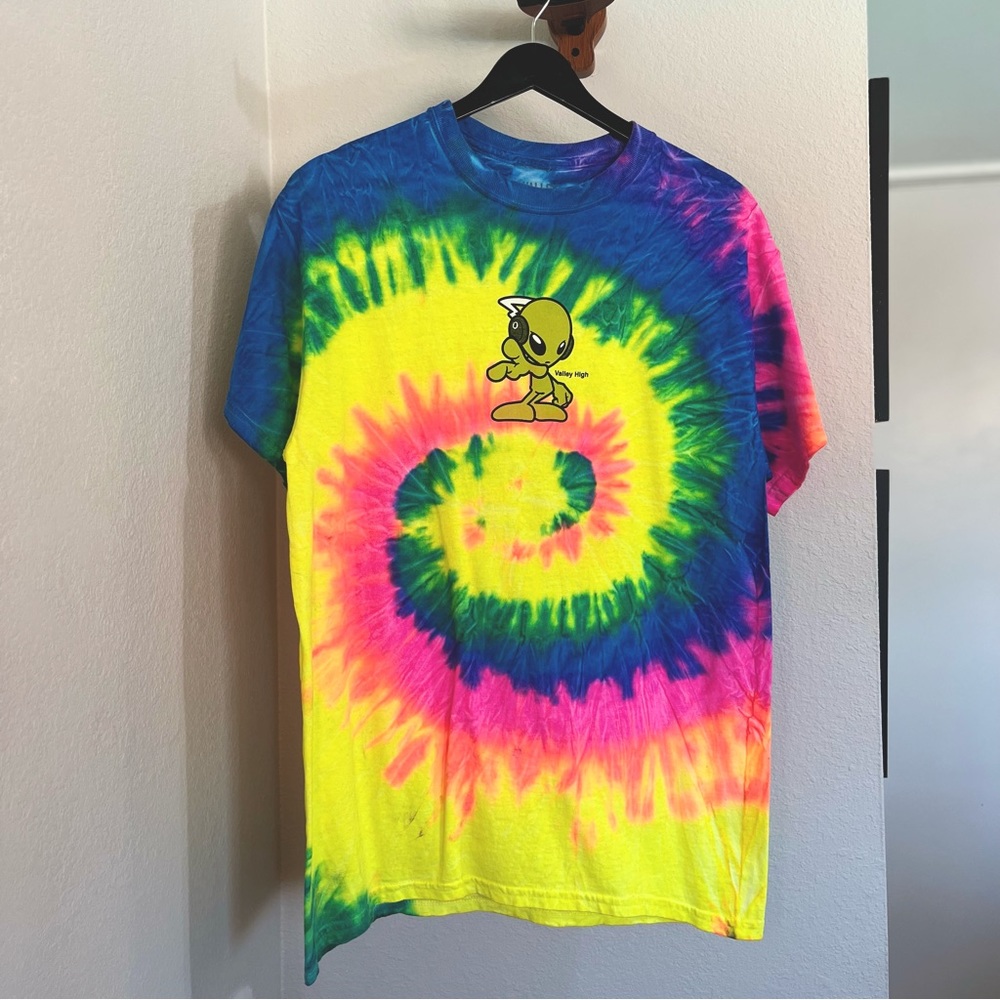 Valley High TIEDYE Alien DJ t-shirt Small